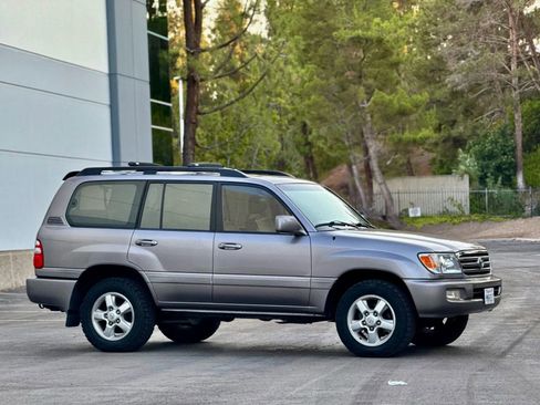 Used 2003 Toyota Land Cruiser image 2