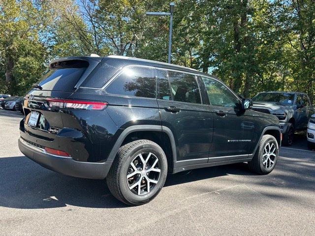 Used 2024 Jeep Grand Cherokee Limited AWD/4WD image 17