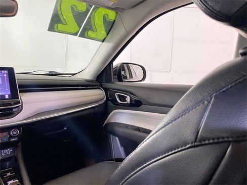 Used 2022 Jeep Compass Limited image 11