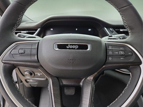 New 2025 Jeep Grand Cherokee Limited w/ Black Appearance Package AWD/4WD image 24