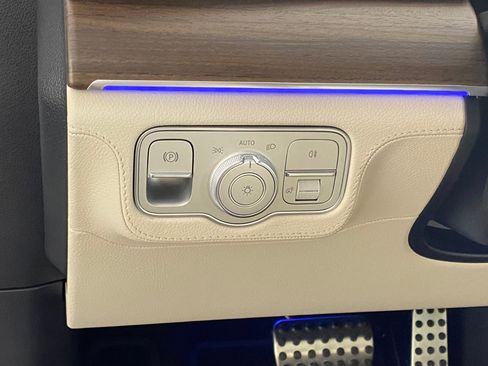 New 2026 Mercedes-Benz GLS 580 4MATIC image 19