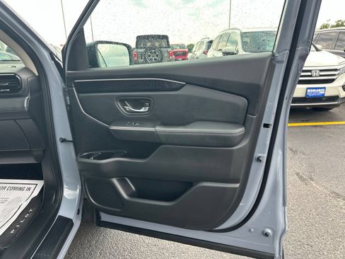 Used 2025 Honda Pilot Elite image 48