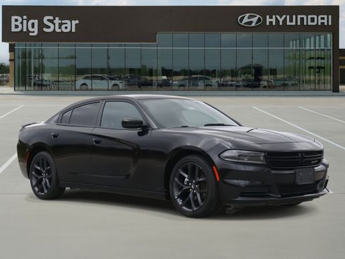 Used 2022 Dodge Charger SXT w/ Blacktop Package image 6