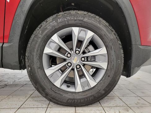 Used 2025 Chevrolet Equinox LT w/ Safety and Technology Package image 3