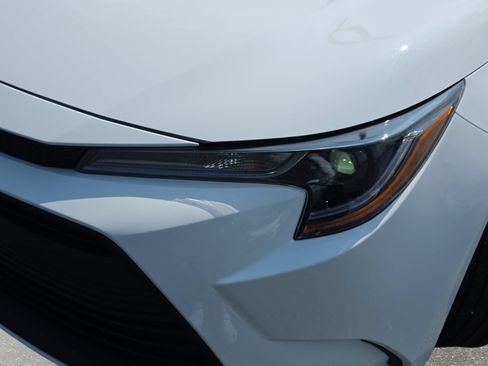 Used 2025 Toyota Corolla LE FWD image 29