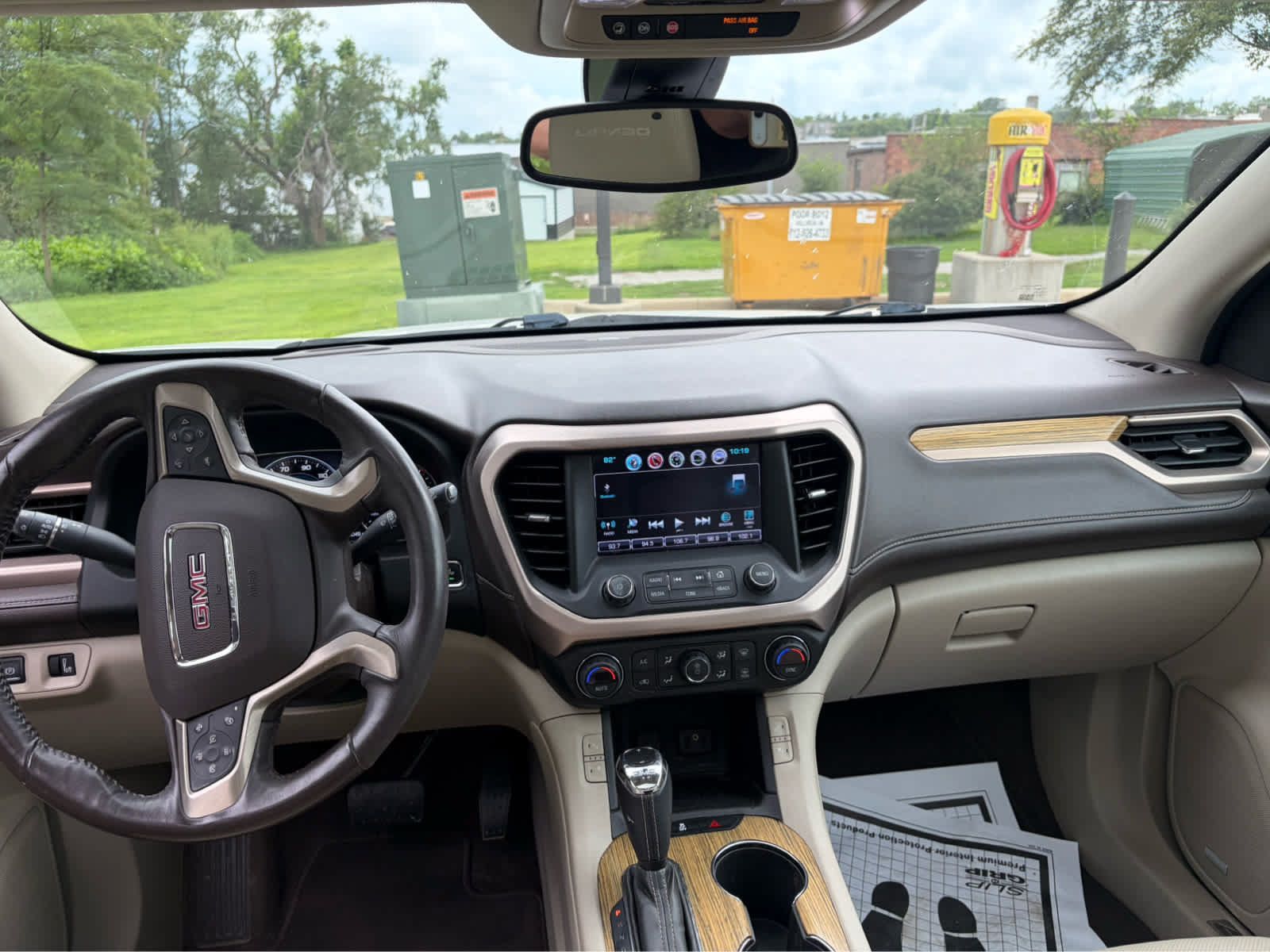 Used 2017 GMC Acadia Denali w/ Technology Package AWD/4WD image 8
