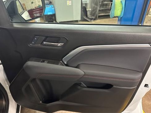 Used 2024 Chevrolet Colorado Z71 w/ Z71 Convenience Package 2 image 21