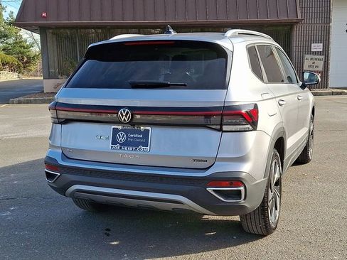 Certified 2025 Volkswagen Taos SE w/ Panoramic Sunroof Package image 10
