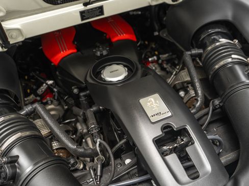 Used 2017 Ferrari 488 Spider image 37