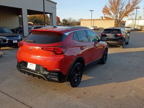 Used 2024 Buick Encore GX Sport Touring image 8