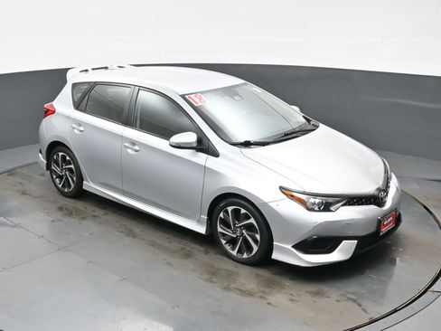 Used 2018 Toyota Corolla iM w/ All-Weather Mat Package image 31