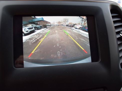 Used 2019 Jeep Cherokee Latitude w/ Popular Appearance Group FWD image 19