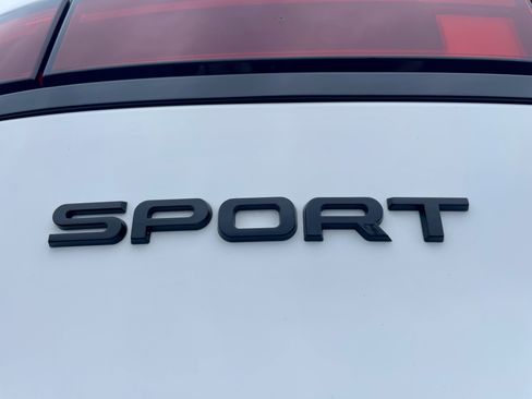 Used 2025 Land Rover Range Rover Sport SE AWD/4WD image 33