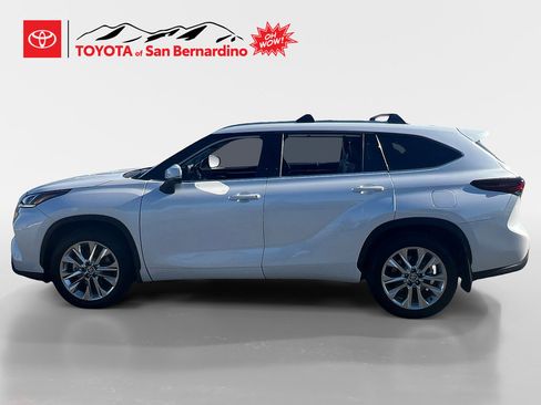 New 2026 Toyota Highlander Limited image 2