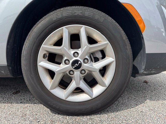 Used 2025 Kia Soul LX w/ LX Technology Package FWD image 9