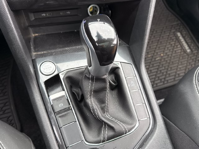 Used 2024 Volkswagen Tiguan SE AWD/4WD image 34