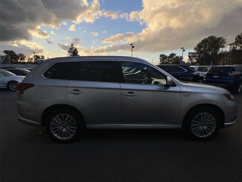 Used 2022 Mitsubishi Outlander SEL image 6