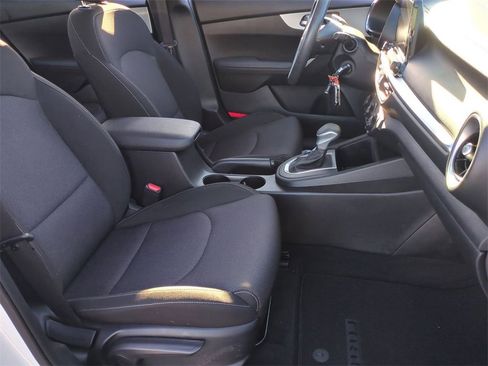 Used 2024 Kia Forte LXS w/ LXS Technology Package image 25