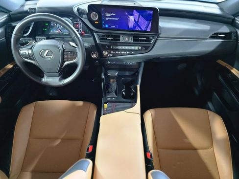 Used 2025 Lexus ES 300h w/ Premium Package FWD image 30