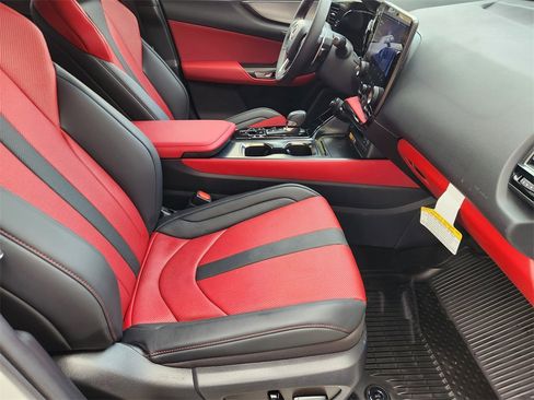 Used 2025 Lexus NX 450h+ F Sport image 14