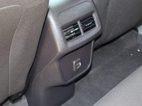 Used 2024 Chevrolet Equinox LT FWD image 18