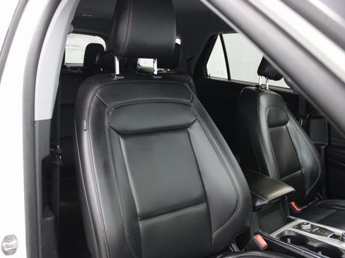 Used 2021 Ford Explorer XLT w/ Equipment Group 202A image 32