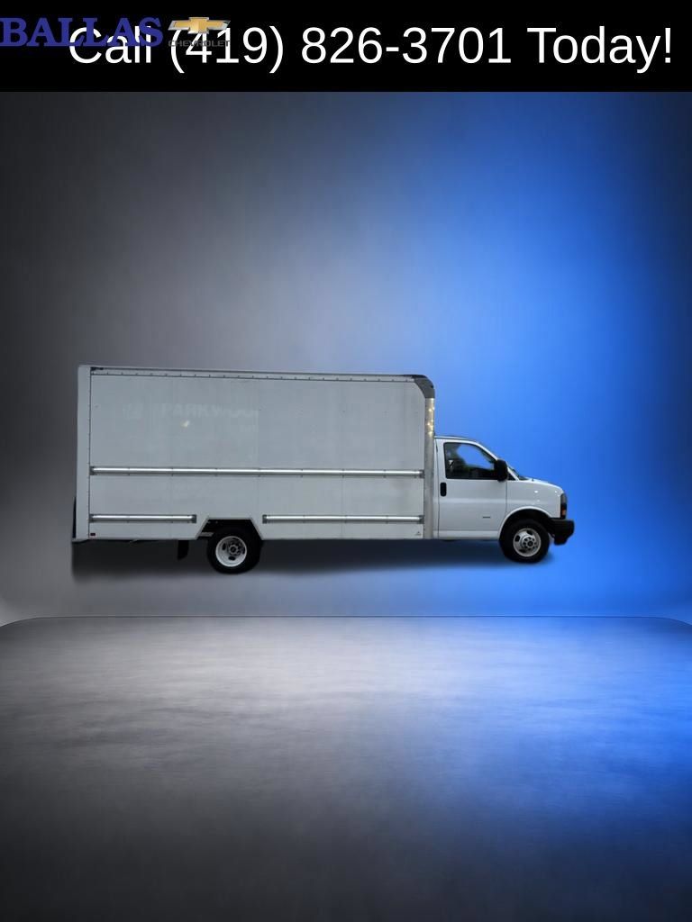 Used 2022 GMC Savana 3500 Extended w/ Power Convenience Package RWD image 3