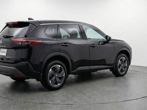 Used 2025 Nissan Rogue SV image 9