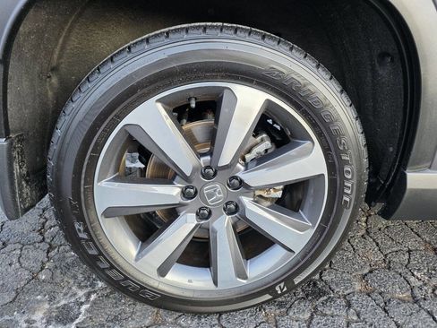 Used 2024 Honda Pilot Touring image 32