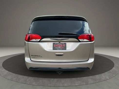 Used 2018 Chrysler Pacifica Touring-L Plus w/ S Appearance Package FWD image 6