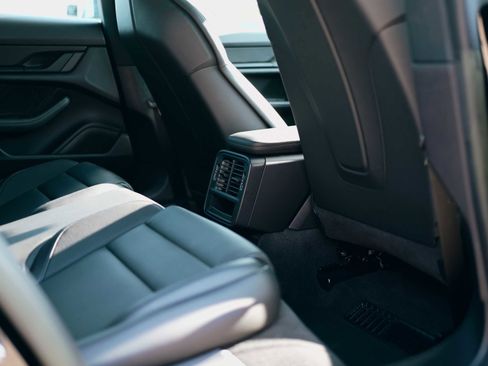 Used 2023 Porsche Taycan image 14