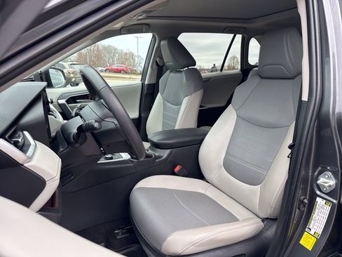 Used 2023 Toyota RAV4 Limited image 13