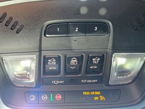 Used 2023 Chevrolet Traverse Premier AWD/4WD image 28