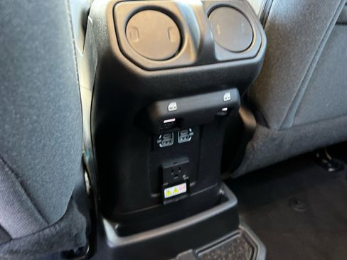 Used 2025 Jeep Wrangler Sahara image 21