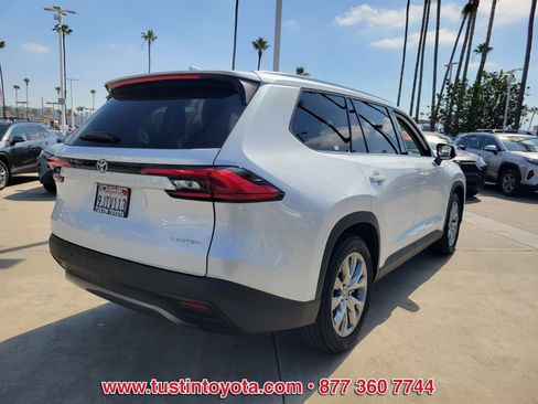 Certified 2024 Toyota Grand Highlander FWD image 4