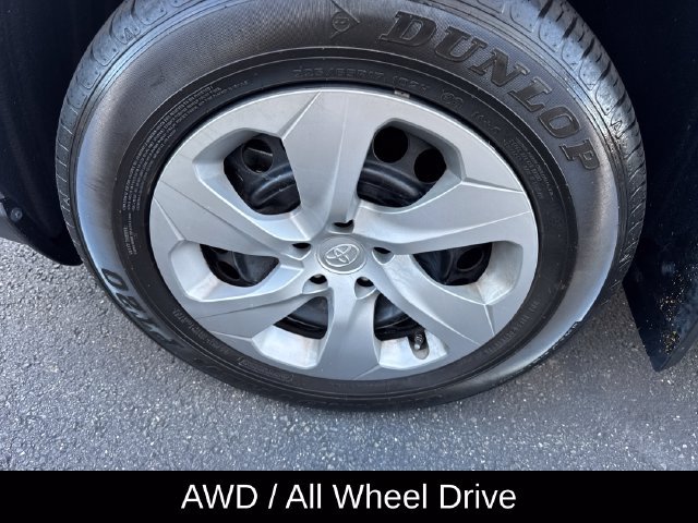 Used 2024 Toyota RAV4 LE AWD/4WD image 10