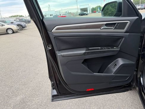 Used 2019 Volkswagen Atlas SE w/ Panoramic Sunroof Package FWD image 18