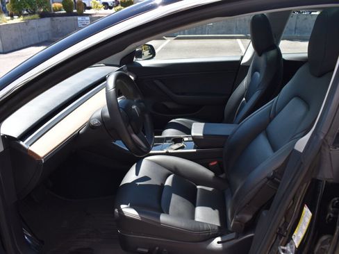 Used 2018 Tesla Model 3 Long Range RWD image 18