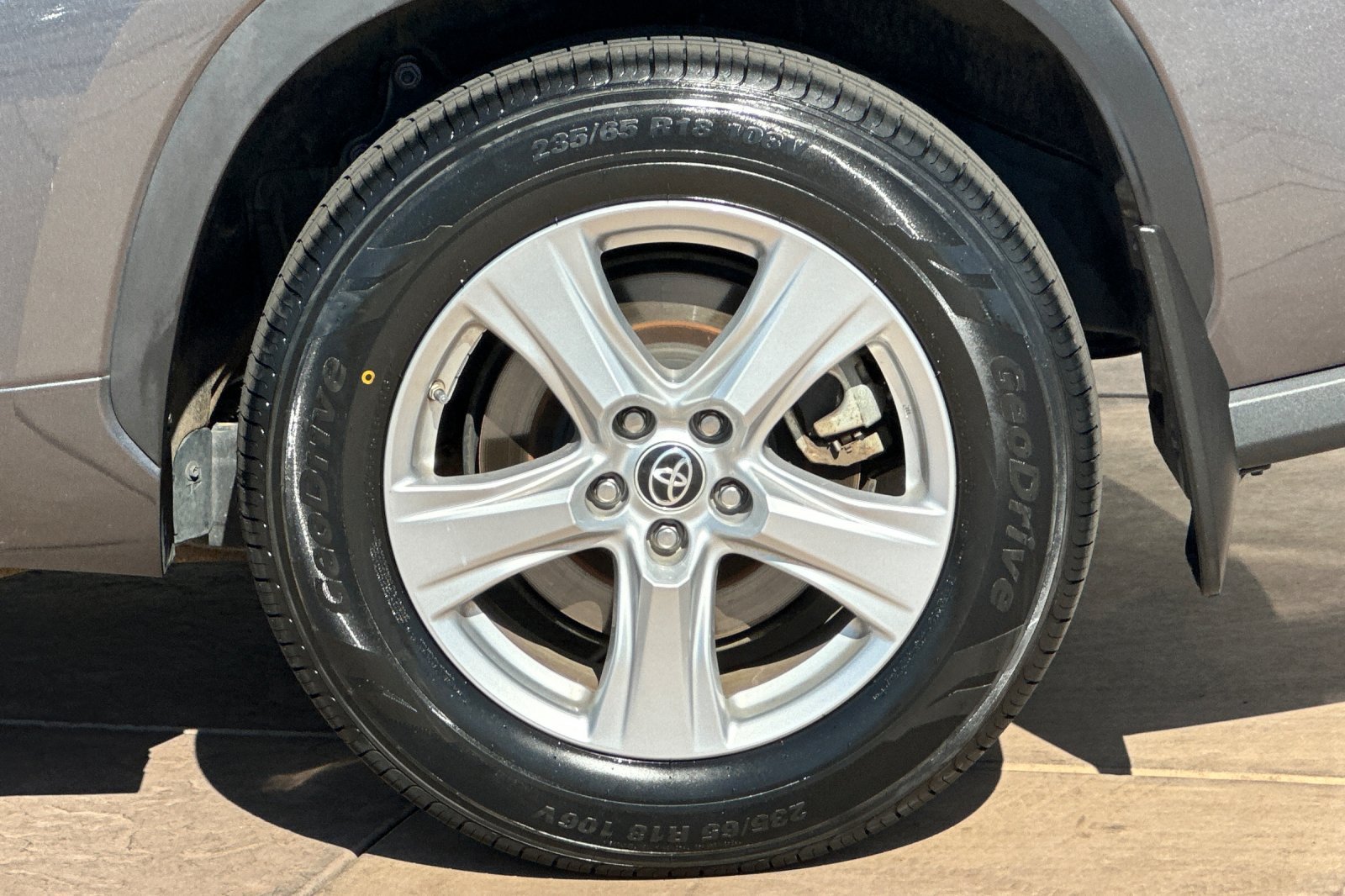 Certified 2022 Toyota Highlander LE AWD/4WD image 34