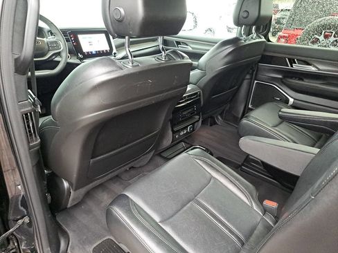 Used 2024 Jeep Wagoneer Series III image 17