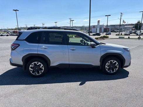Certified 2025 Subaru Forester Premium AWD/4WD image 8