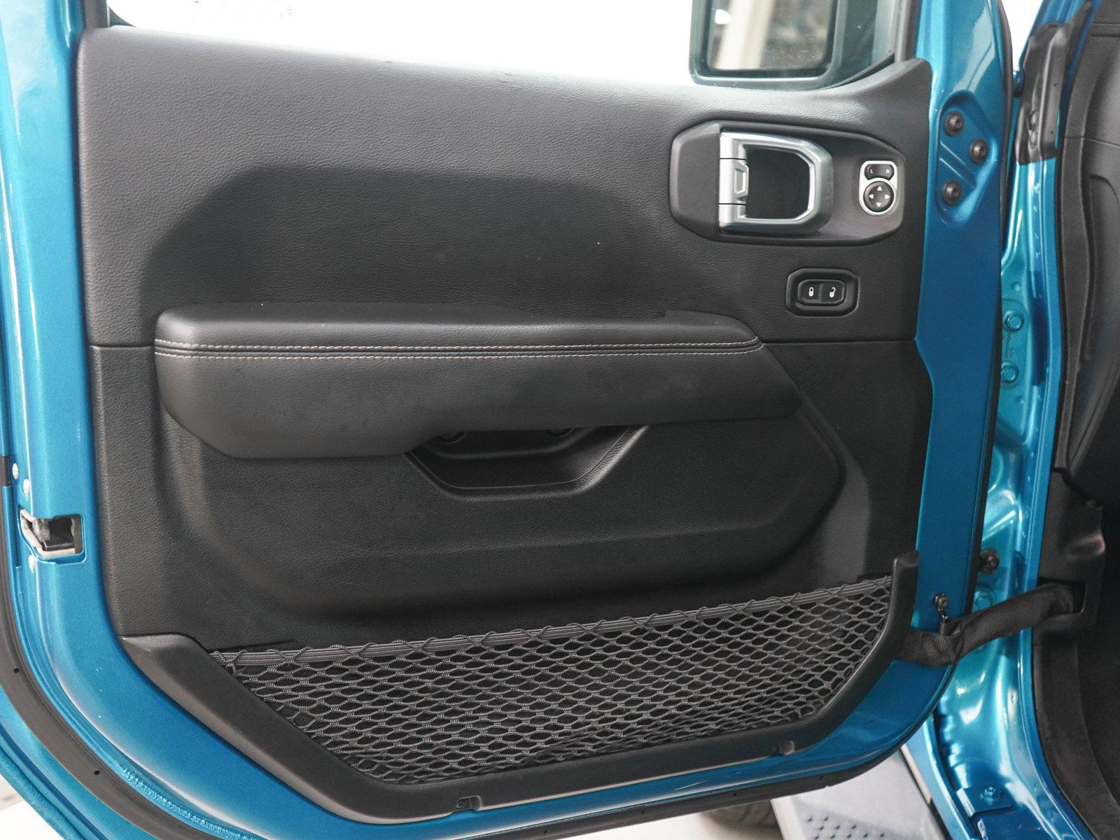 Used 2020 Jeep Wrangler Unlimited Sahara AWD/4WD image 18