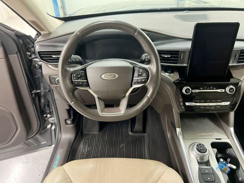 Used 2022 Ford Explorer Platinum w/ Equipment Group 601A image 21