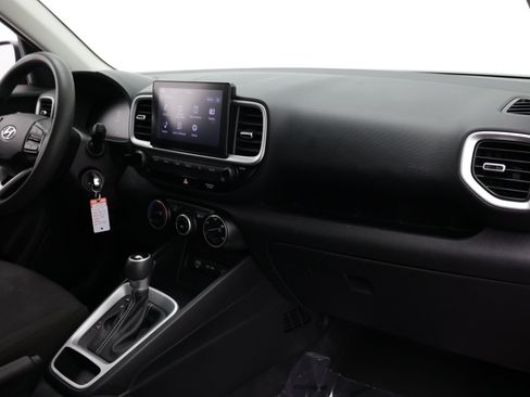 Used 2023 Hyundai Venue SE FWD image 34