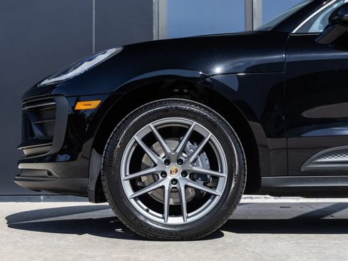 Certified 2026 Porsche Macan AWD/4WD image 13