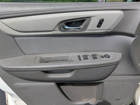 Used 2014 Chevrolet Traverse LT w/ LPO, 'HIT The Road' Package FWD image 15