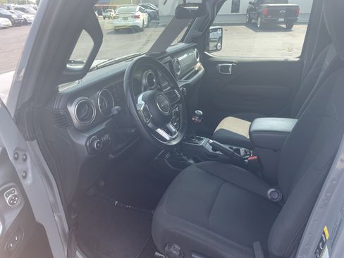 Used 2021 Jeep Wrangler Unlimited Sahara AWD/4WD image 13