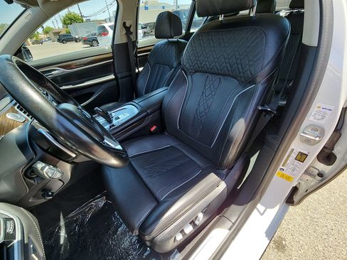 Used 2022 BMW 740i w/ Premium Package RWD image 13