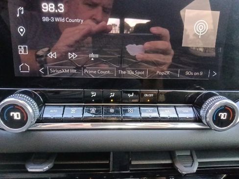 Used 2024 GMC Canyon Elevation w/ Convenience Package image 25