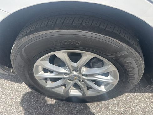 Used 2018 Chevrolet Equinox LT image 9